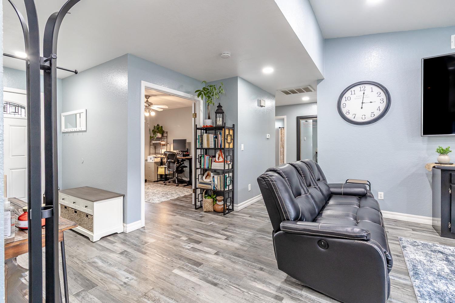 1704 Woolston Way, Modesto, CA 95355