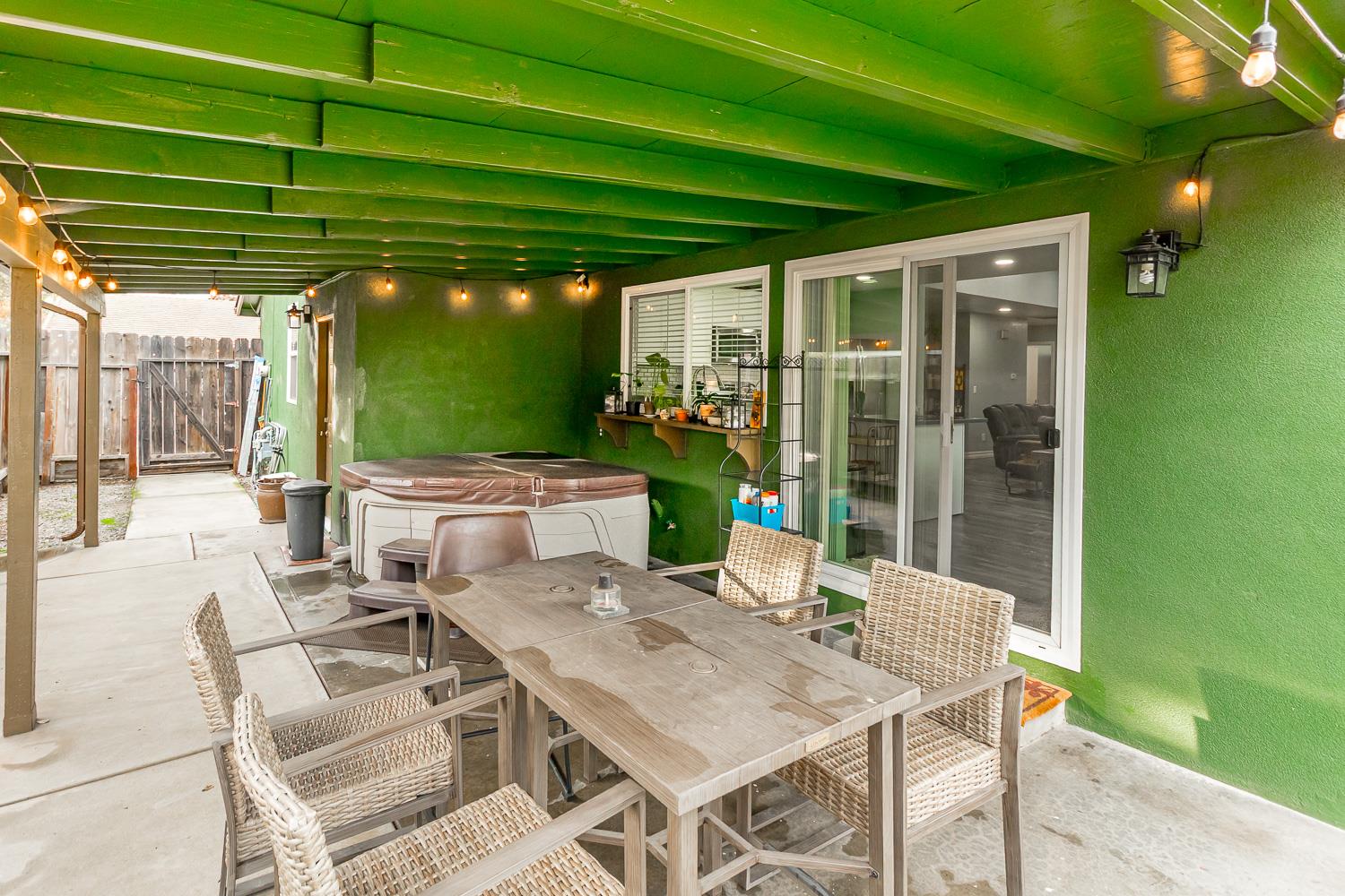 1704 Woolston Way, Modesto, CA 95355