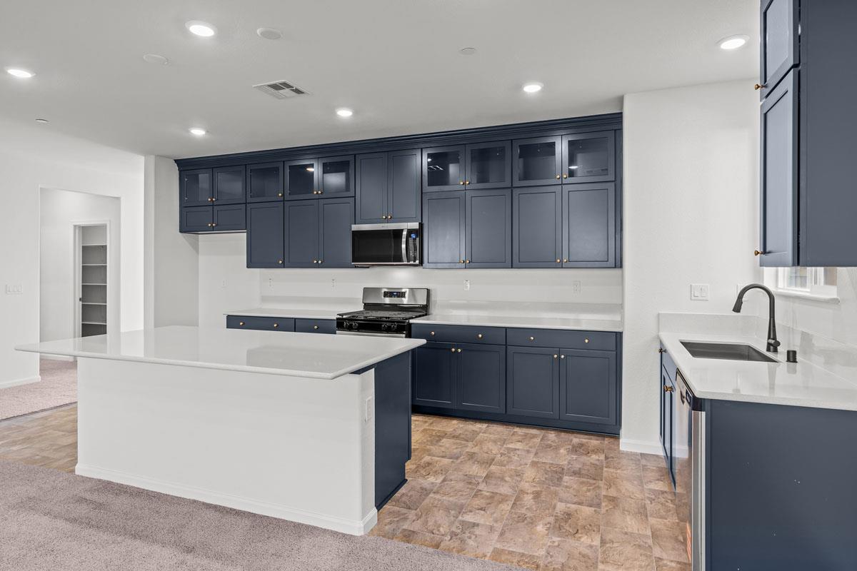 820 Summerhouse Dr, Patterson, CA 95363