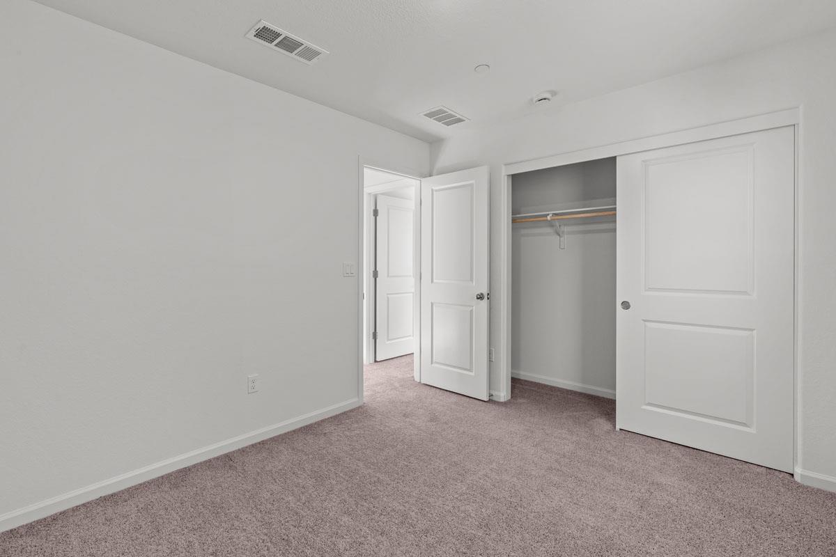 820 Summerhouse Dr, Patterson, CA 95363