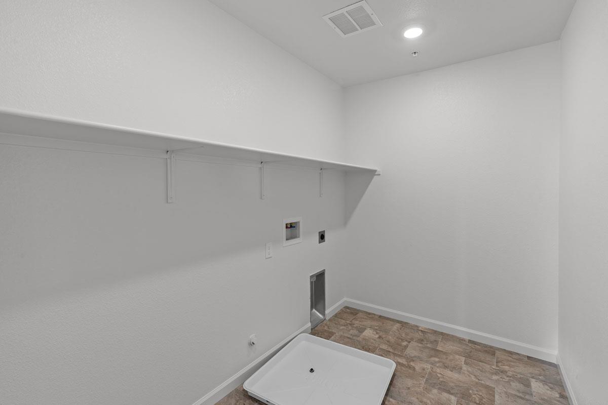 820 Summerhouse Dr, Patterson, CA 95363