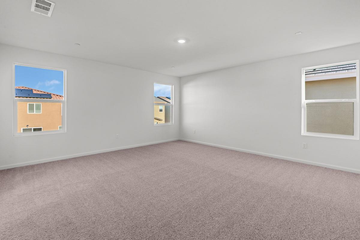 820 Summerhouse Dr, Patterson, CA 95363