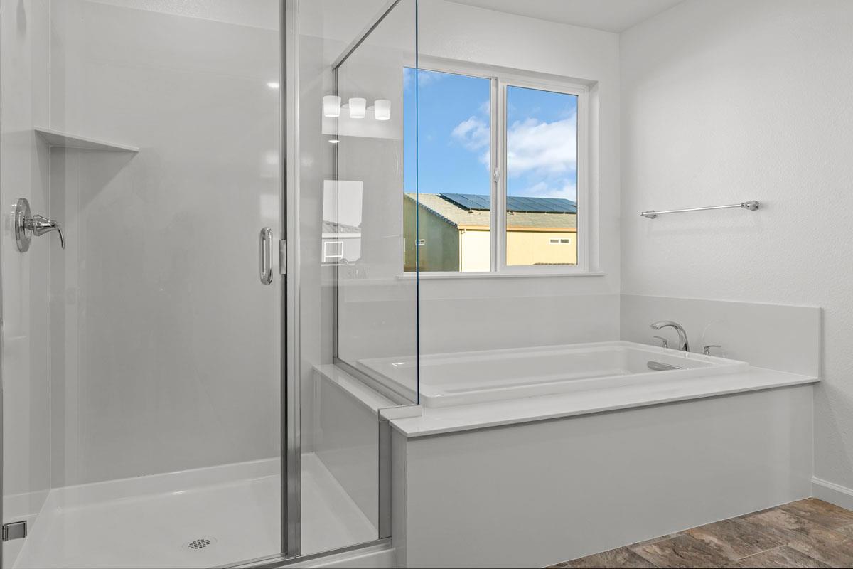 820 Summerhouse Dr, Patterson, CA 95363