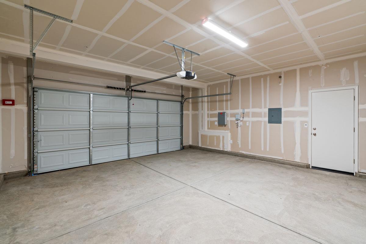 820 Summerhouse Dr, Patterson, CA 95363