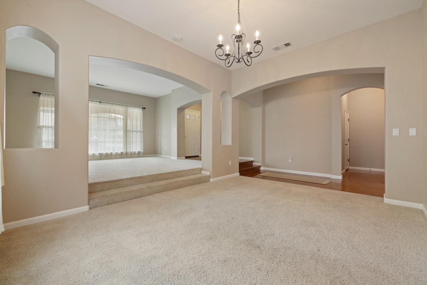 1823 Piedmont Dr, Manteca, CA 95336