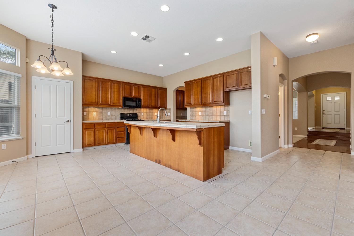 1823 Piedmont Dr, Manteca, CA 95336