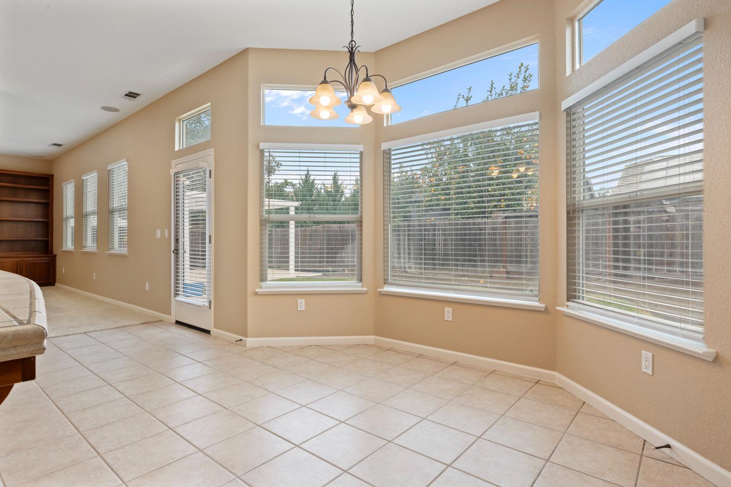 1823 Piedmont Dr, Manteca, CA 95336