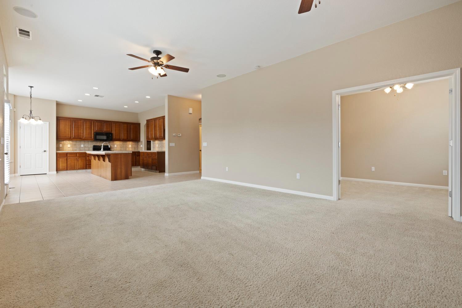 1823 Piedmont Dr, Manteca, CA 95336