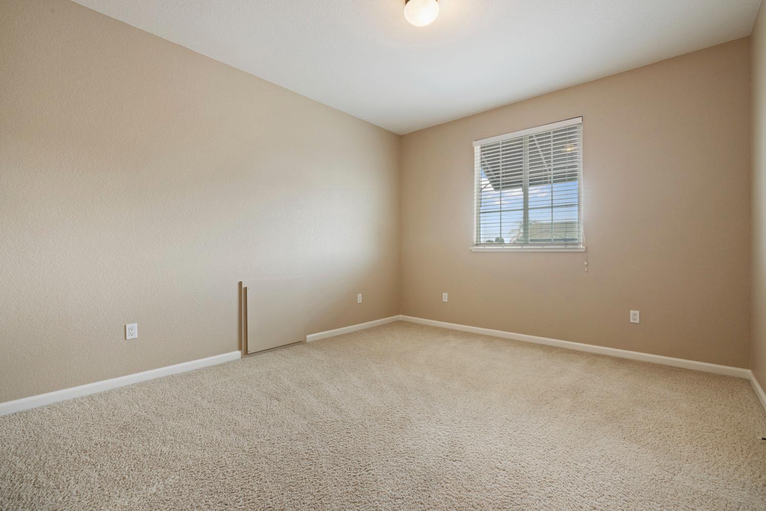 1823 Piedmont Dr, Manteca, CA 95336