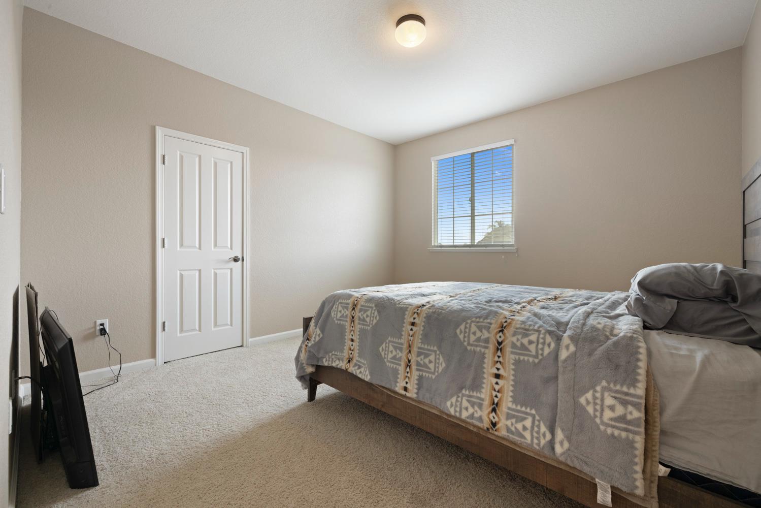 1823 Piedmont Dr, Manteca, CA 95336