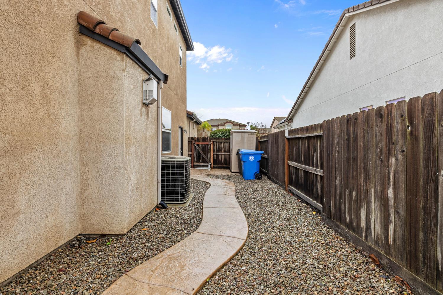 1823 Piedmont Dr, Manteca, CA 95336