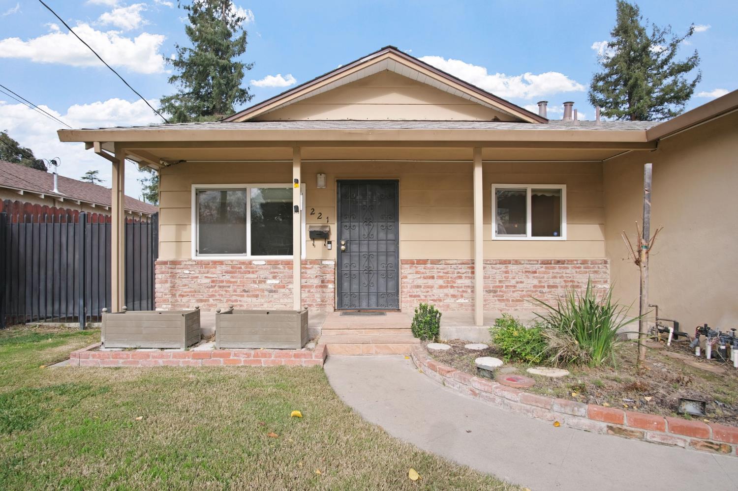 221 Bruce Ct, Modesto, CA 95350