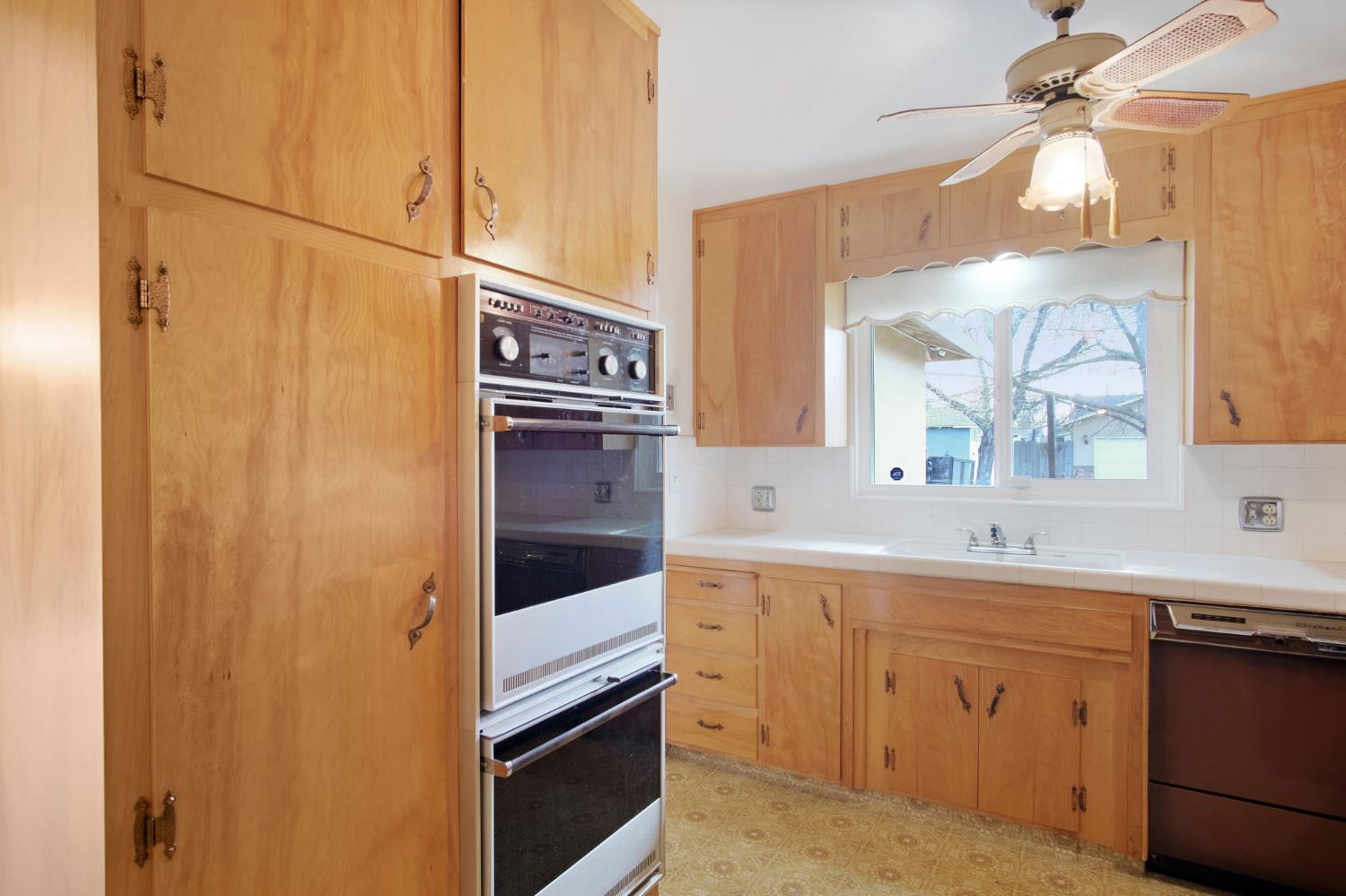 221 Bruce Ct, Modesto, CA 95350