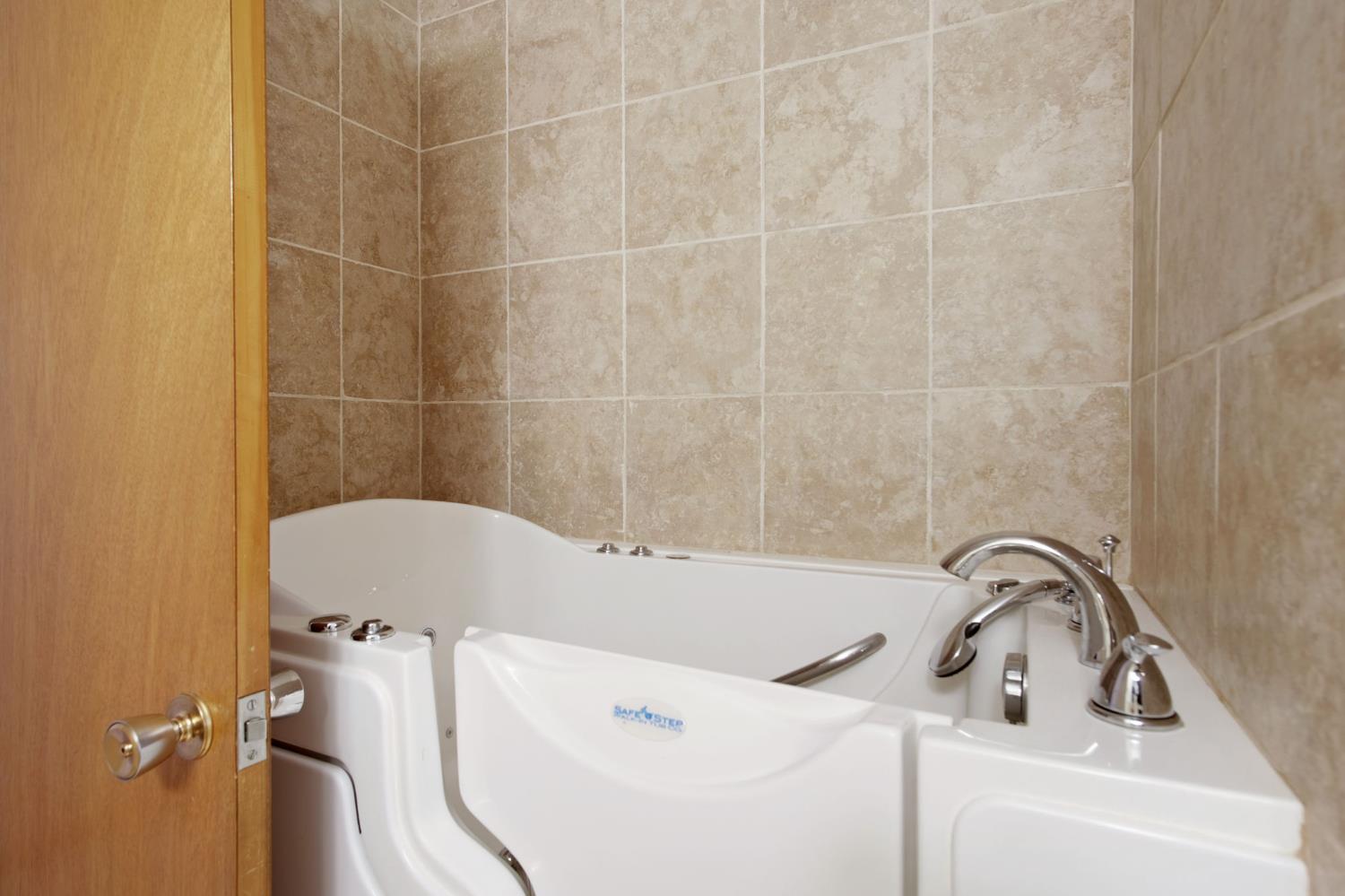 221 Bruce Ct, Modesto, CA 95350