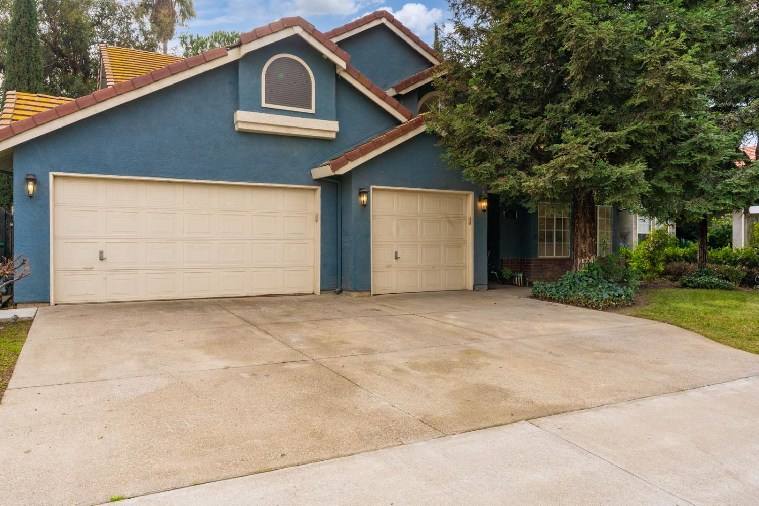 909 Neal St, Los Banos, CA 93635