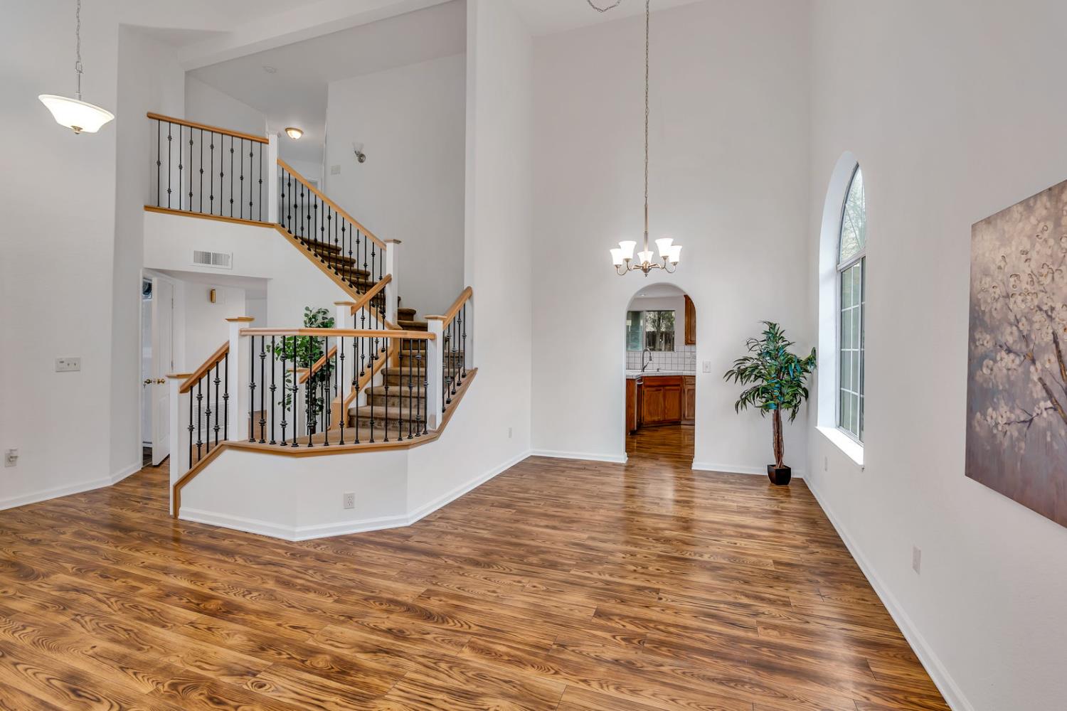 909 Neal St, Los Banos, CA 93635