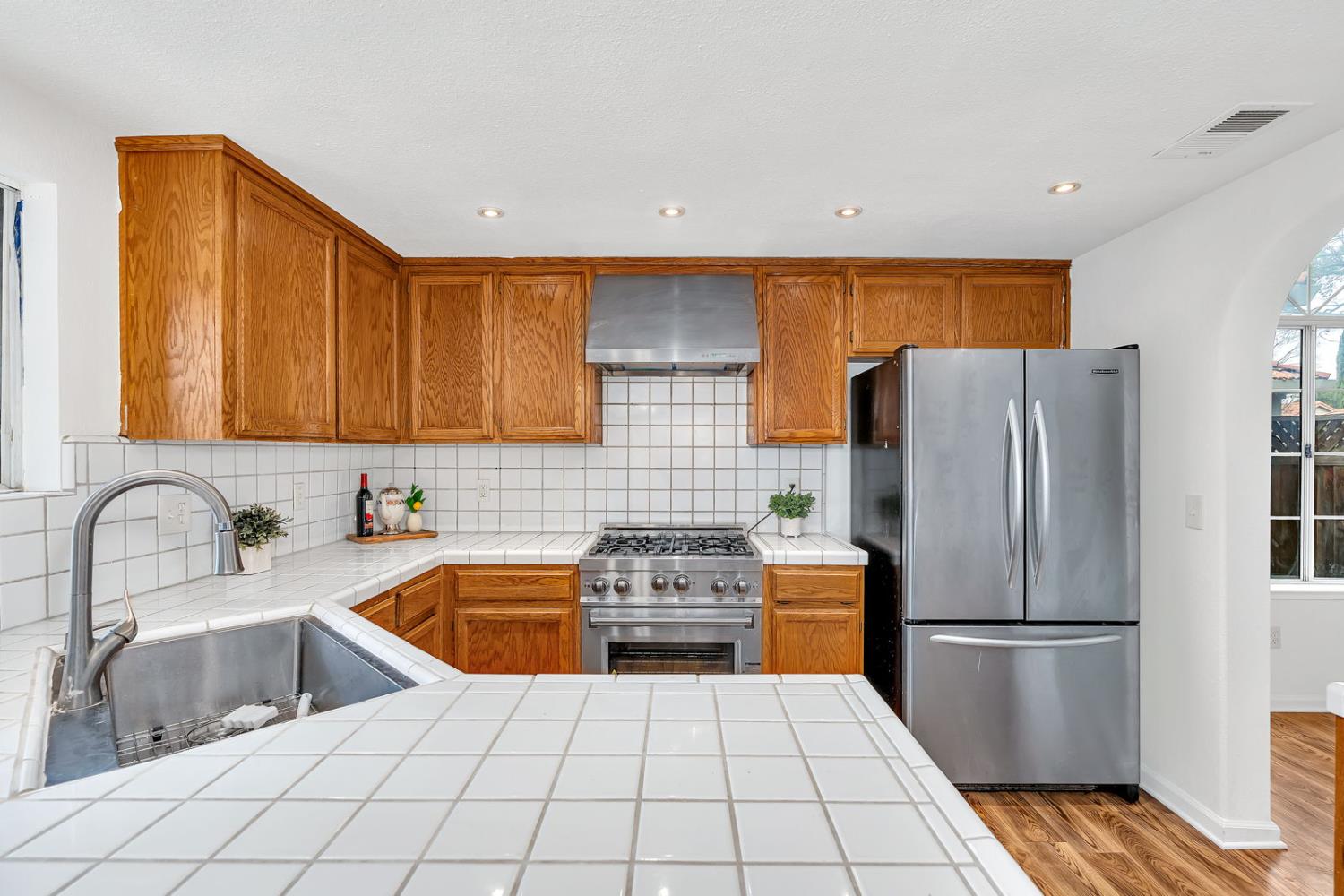 909 Neal St, Los Banos, CA 93635