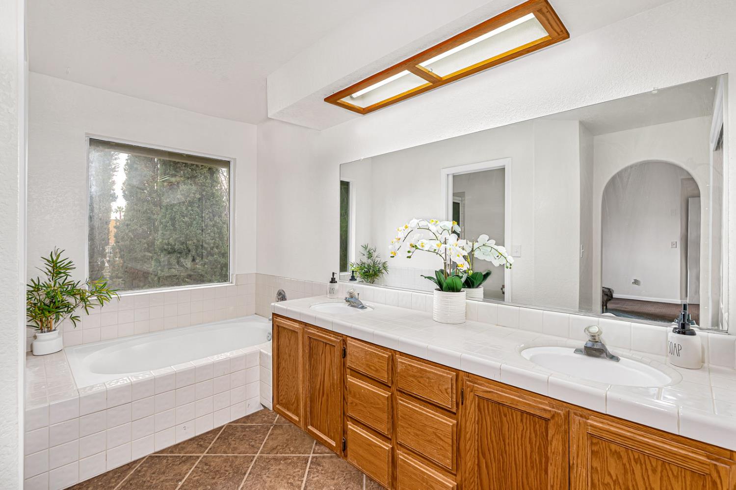 909 Neal St, Los Banos, CA 93635