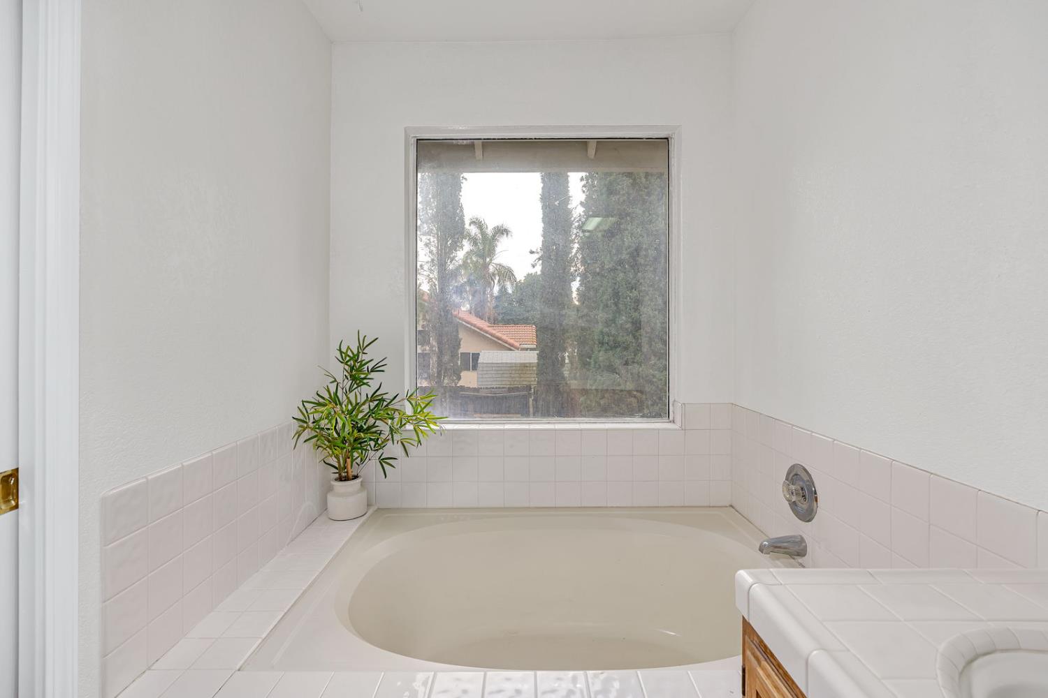 909 Neal St, Los Banos, CA 93635