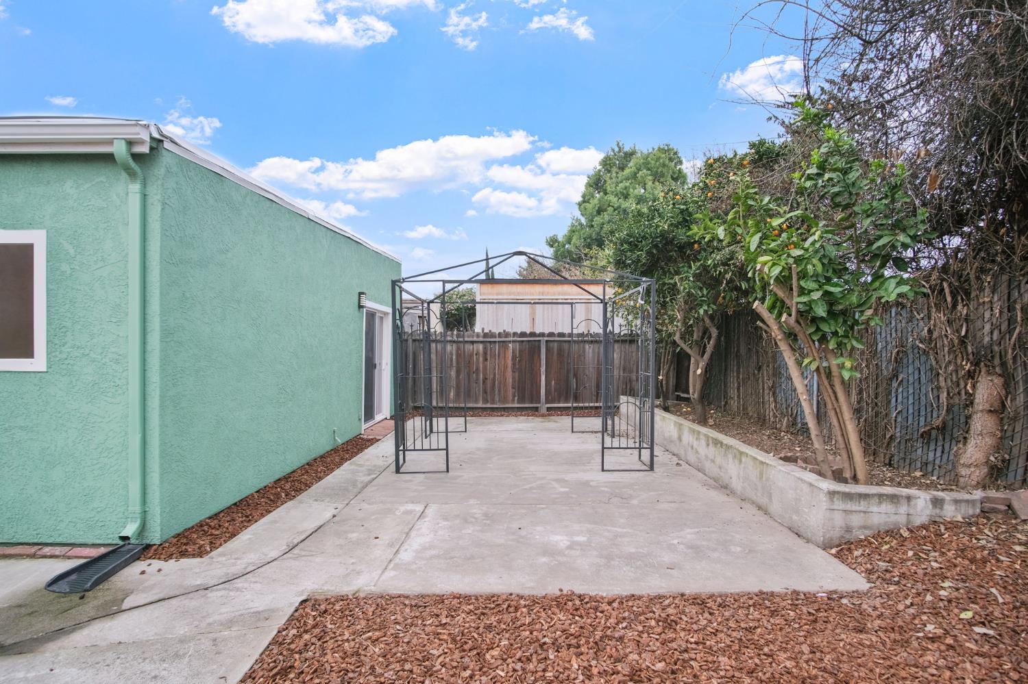 2728 Park Pl, Modesto, CA 95350