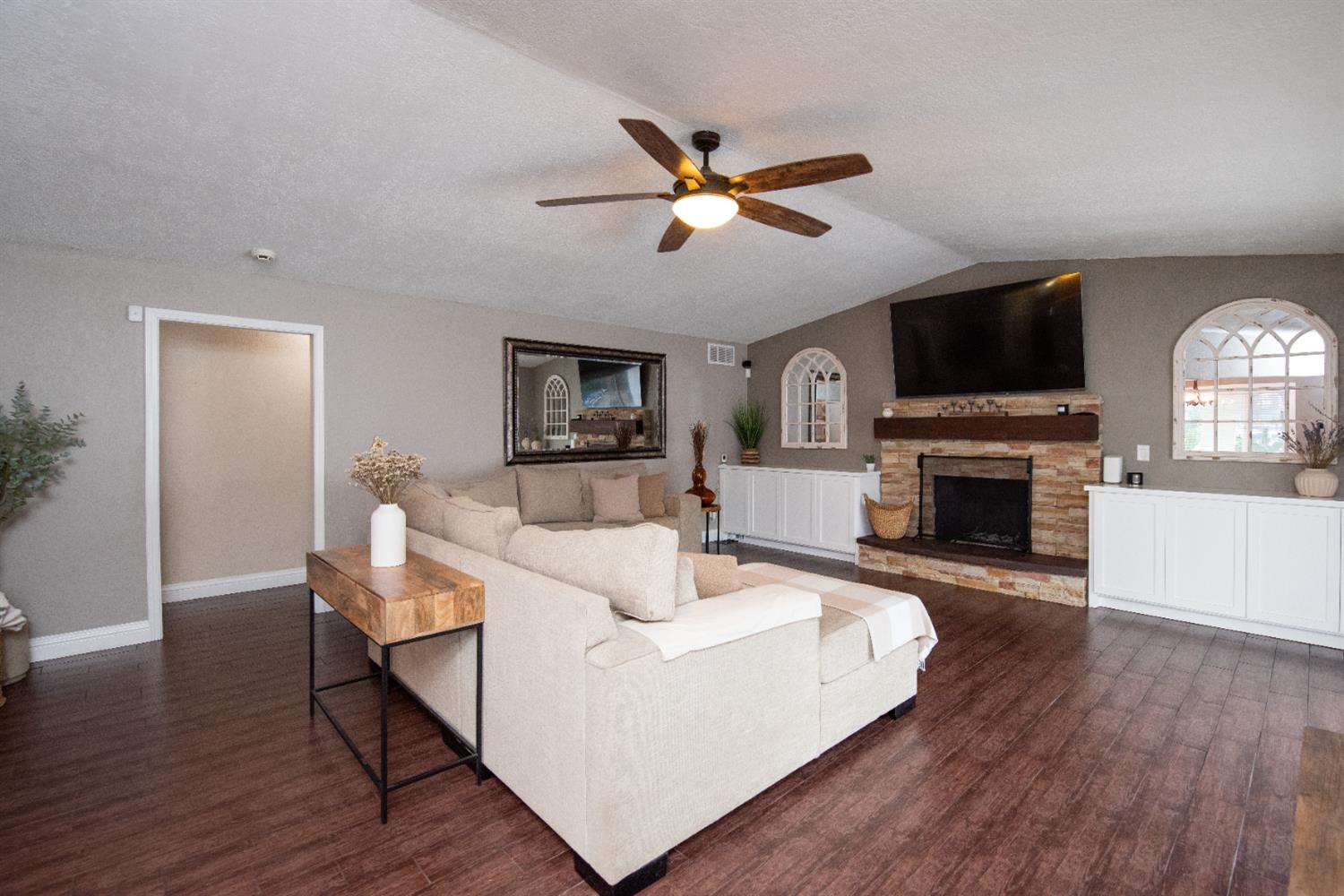 2601 Hobart Way, Modesto, CA 95358