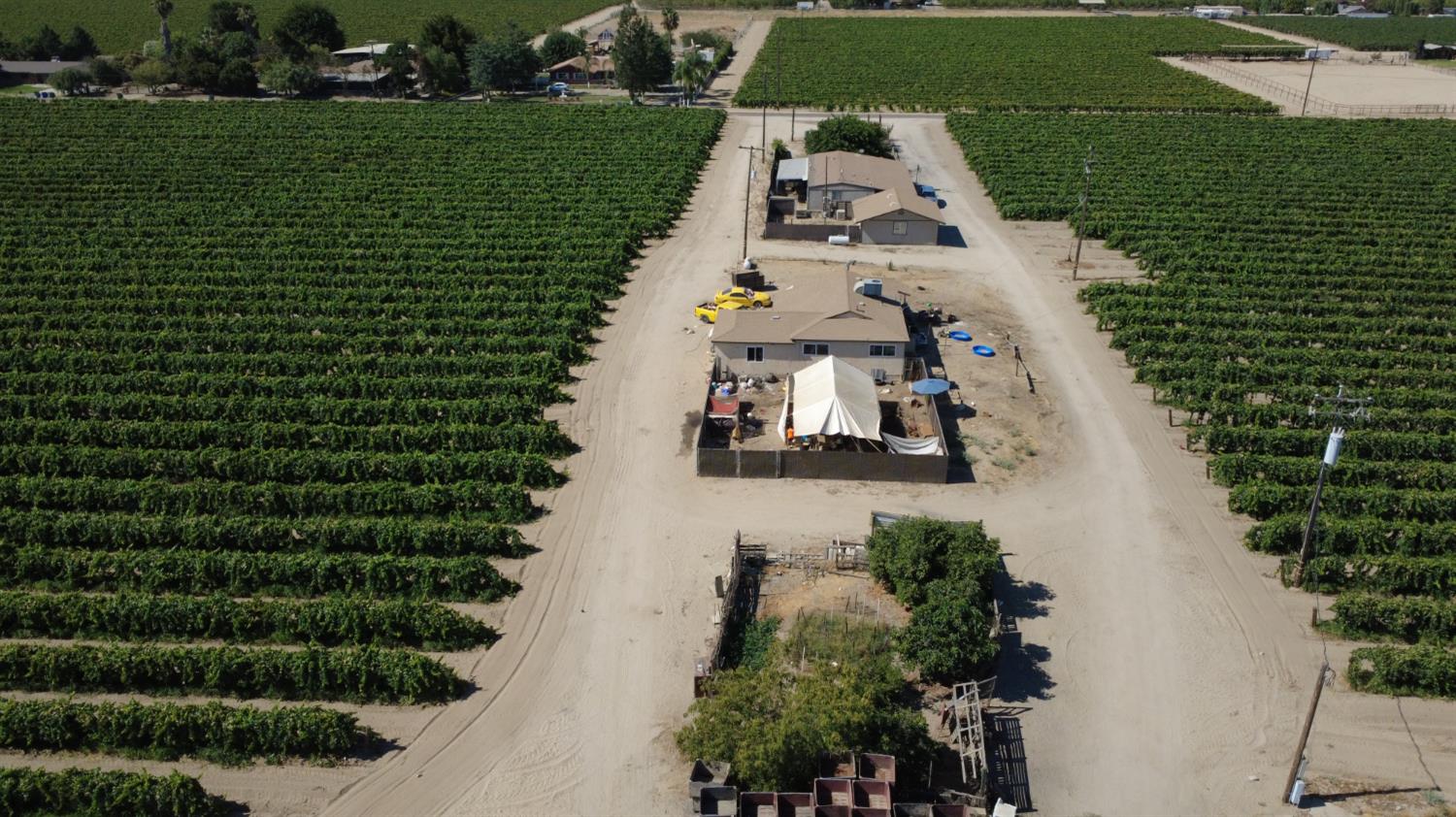 2247 W Magnolia Ave, Caruthers, CA 93609