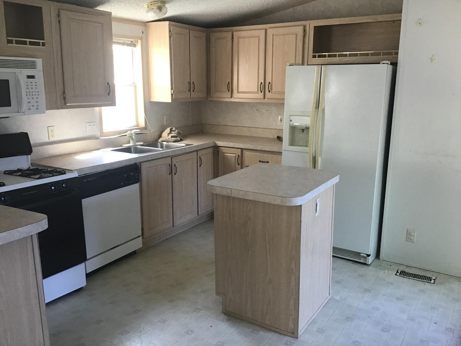 992 Iroquois Cir #8-A, Copperopolis, CA 95228