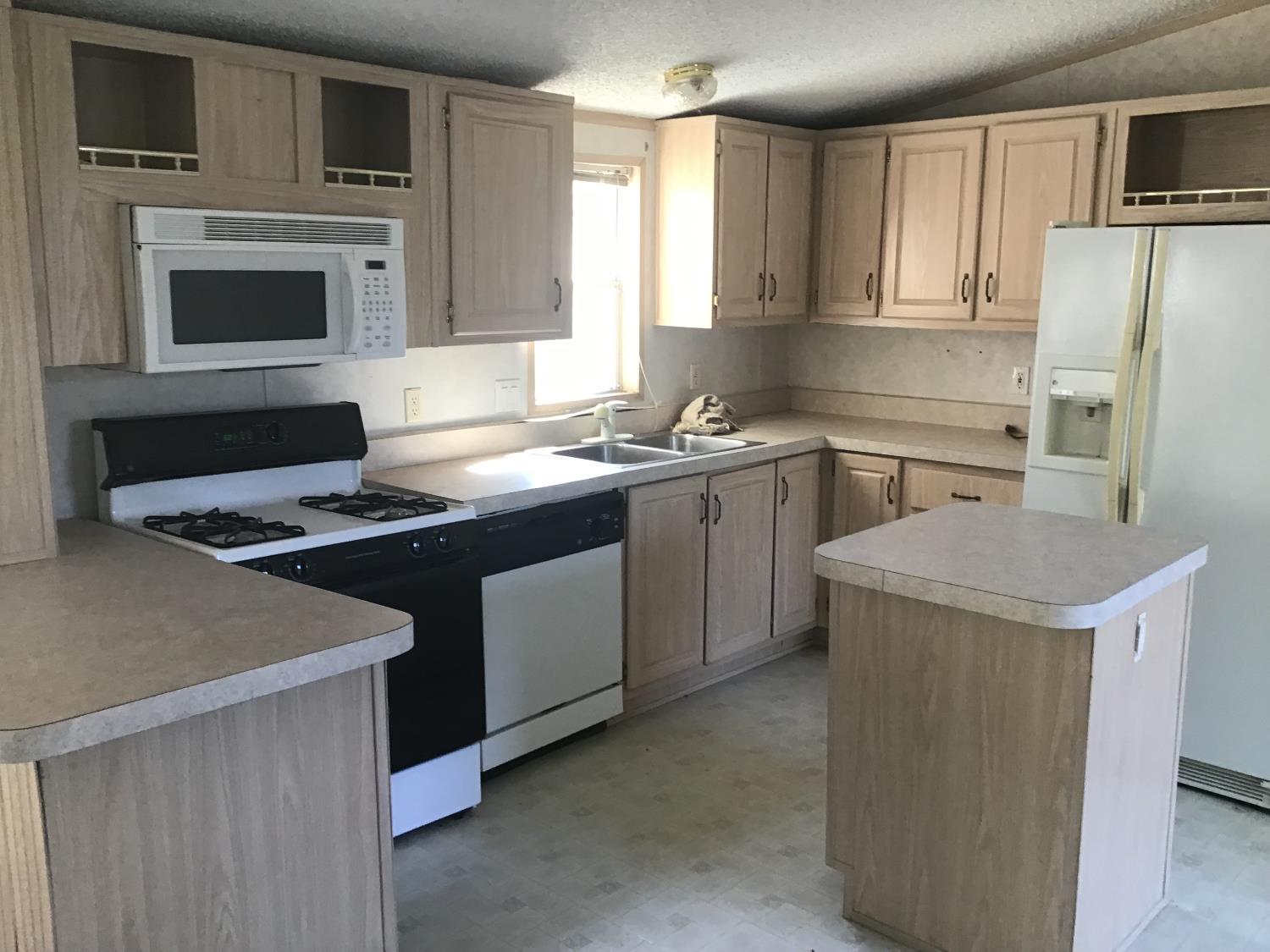 992 Iroquois Cir #8-A, Copperopolis, CA 95228