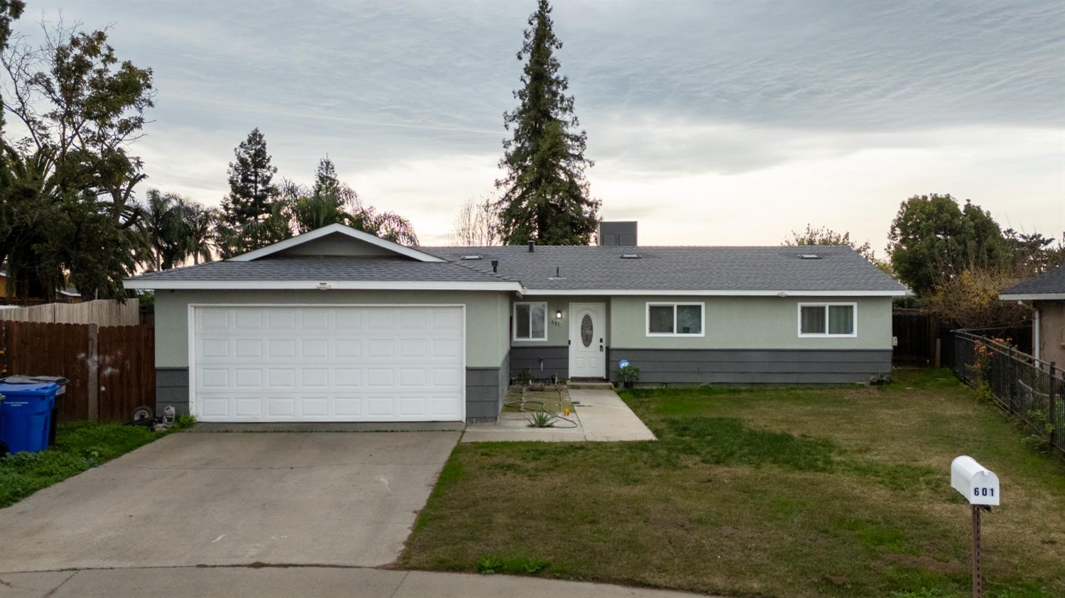 601 summit, Modesto, CA 95357