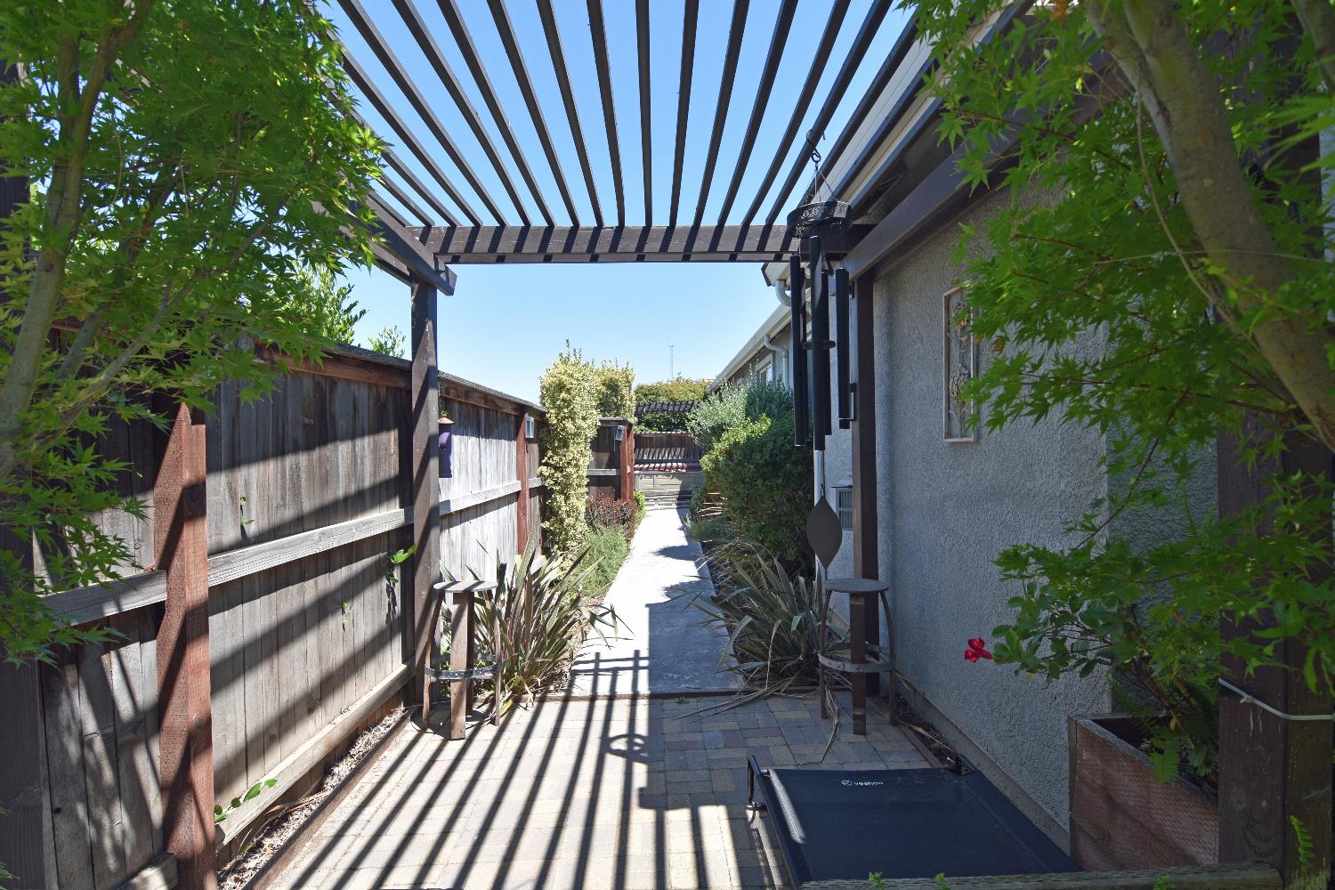 13702 Channel Ln, Waterford, CA 95386