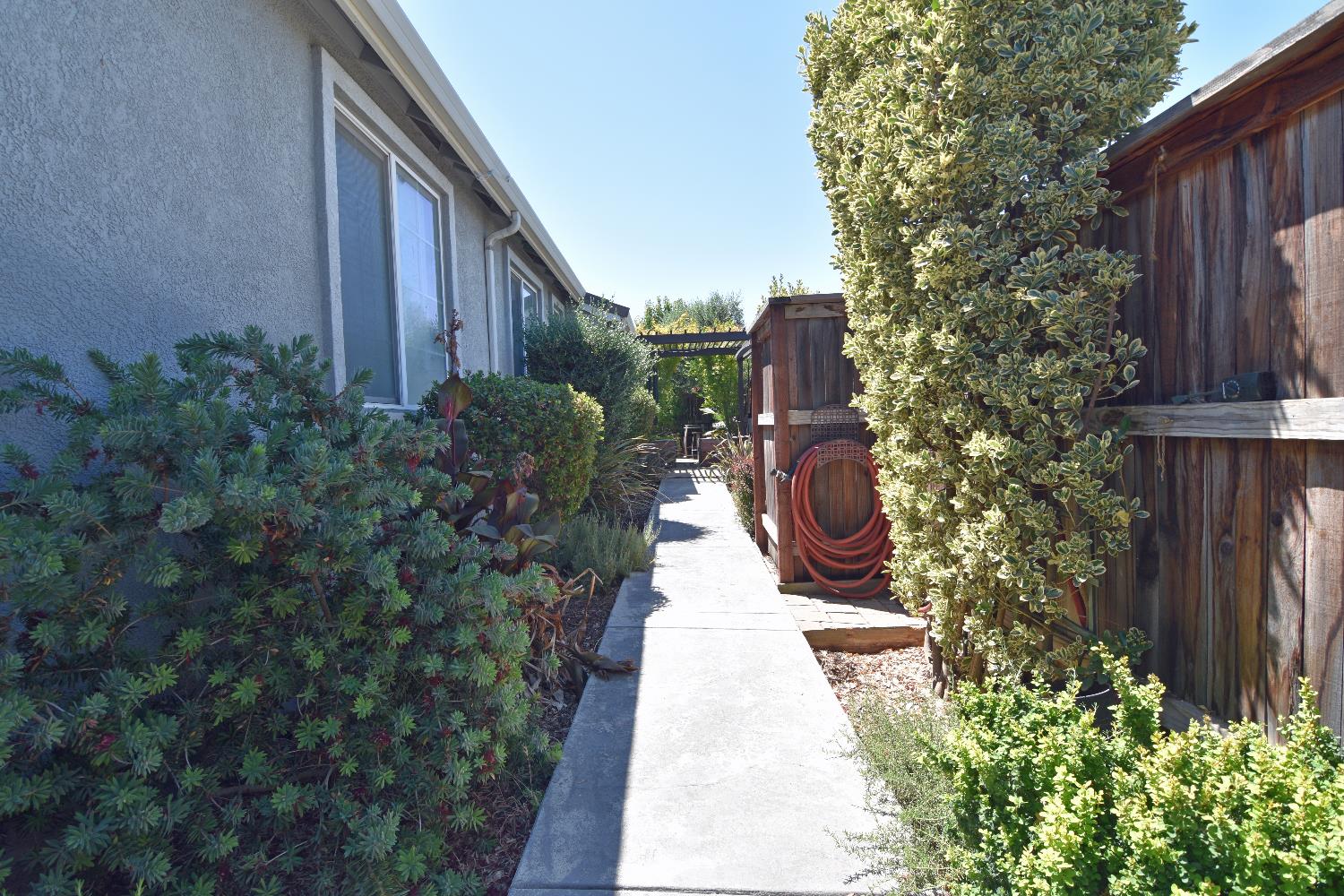 13702 Channel Ln, Waterford, CA 95386