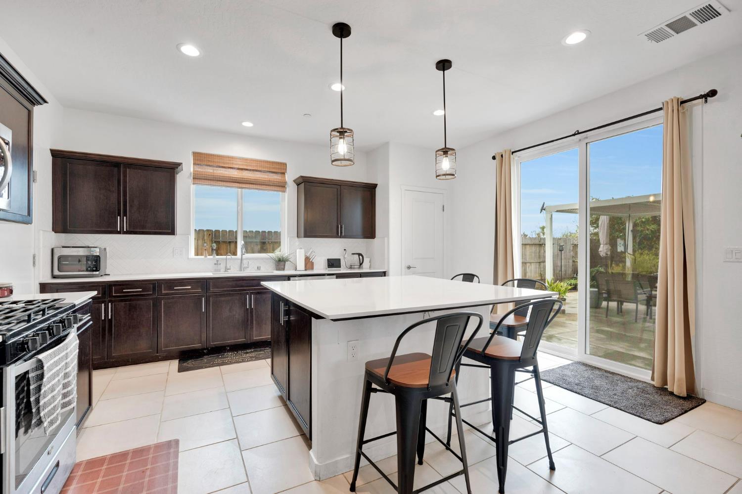 888 Descanso Ave, Clovis, CA 93619