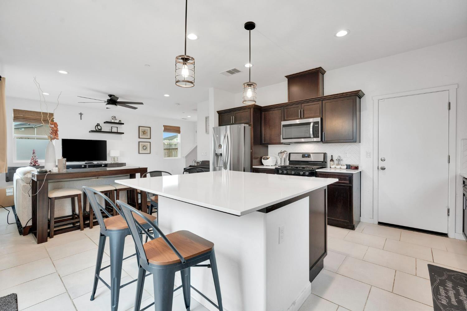 888 Descanso Ave, Clovis, CA 93619