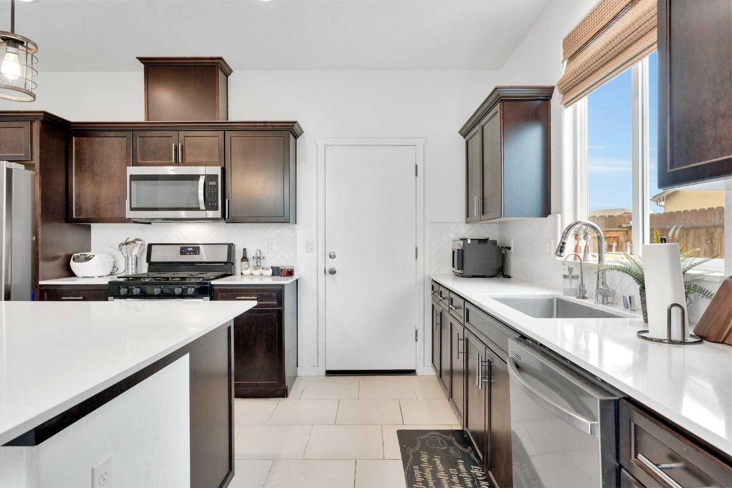 888 Descanso Ave, Clovis, CA 93619