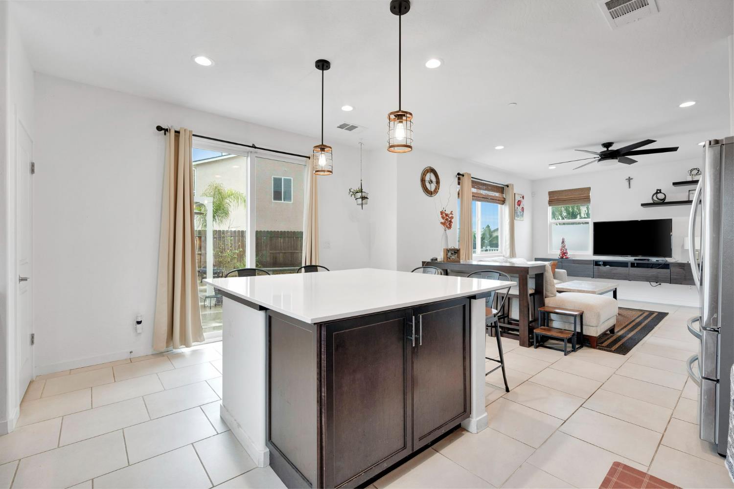 888 Descanso Ave, Clovis, CA 93619