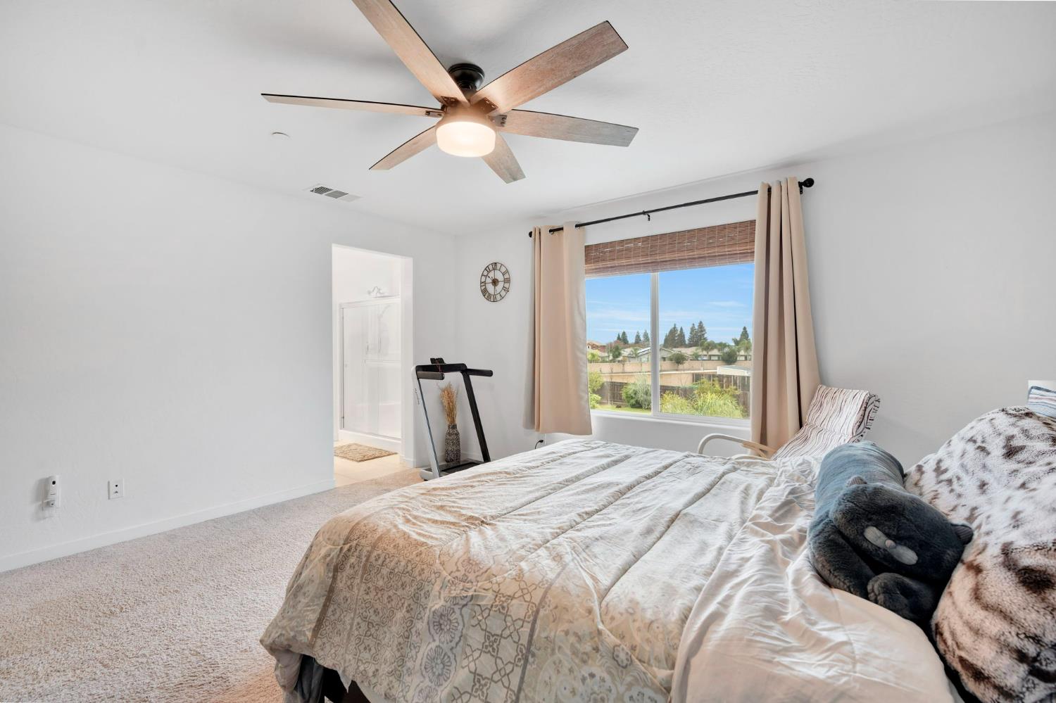 888 Descanso Ave, Clovis, CA 93619