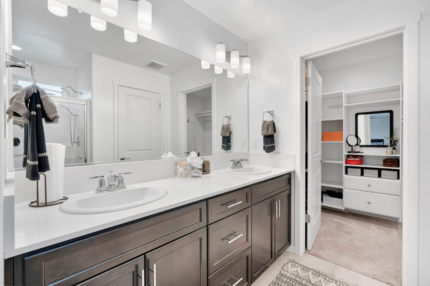 888 Descanso Ave, Clovis, CA 93619