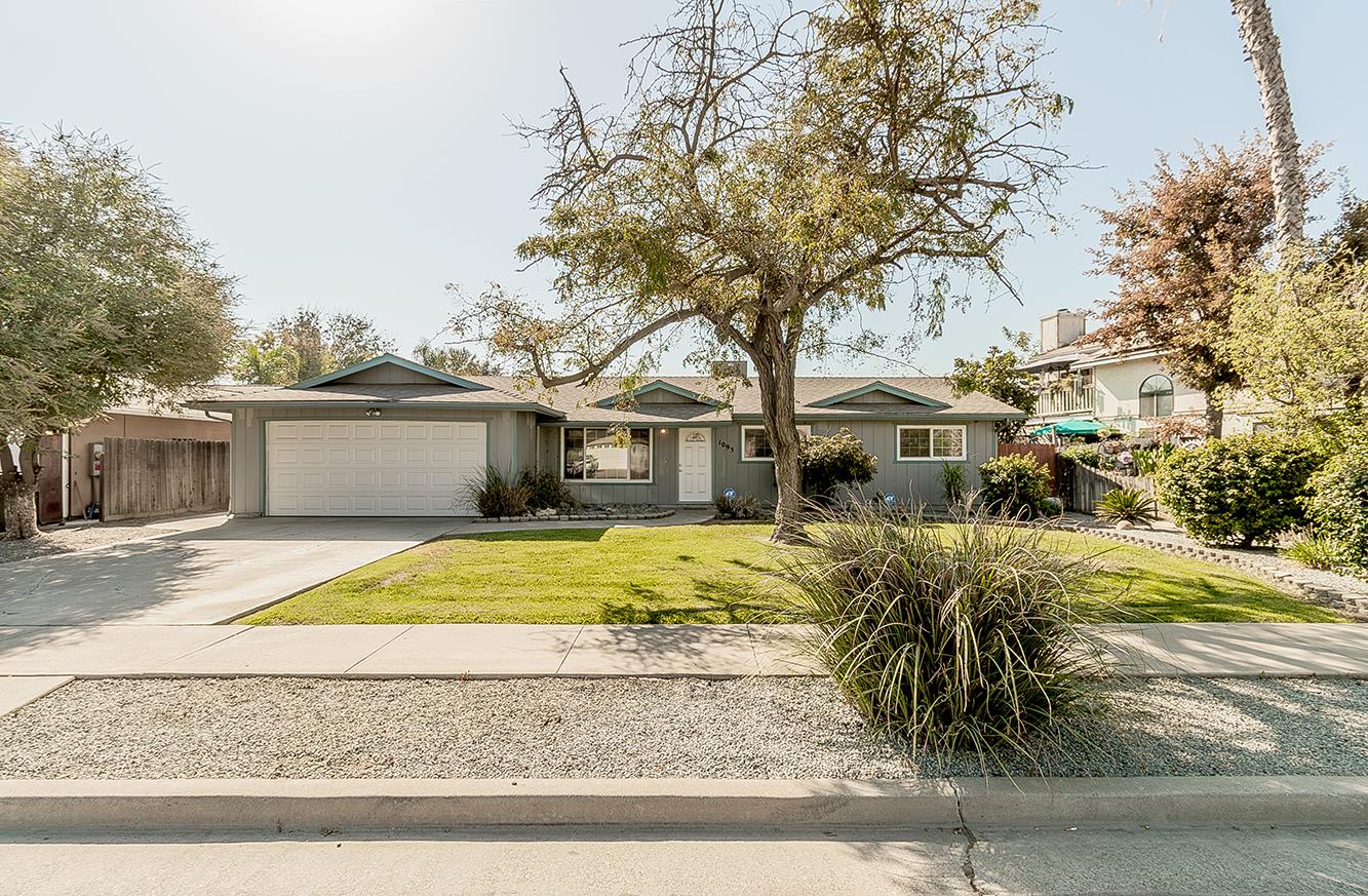 1093 Raymond Rd, Hanford, CA 93230