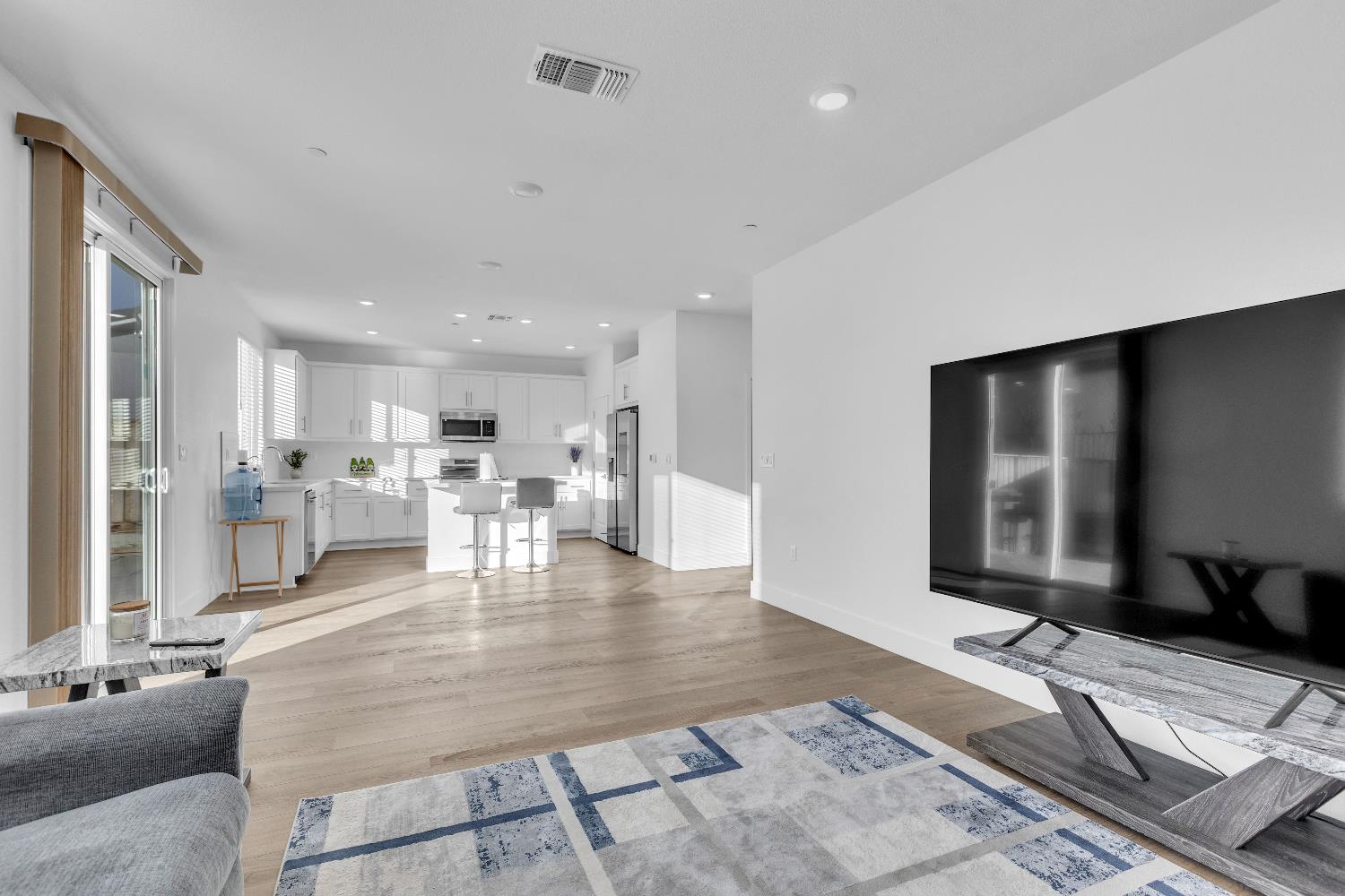 2104 Kimes Ranch Rd, Patterson, CA 95363