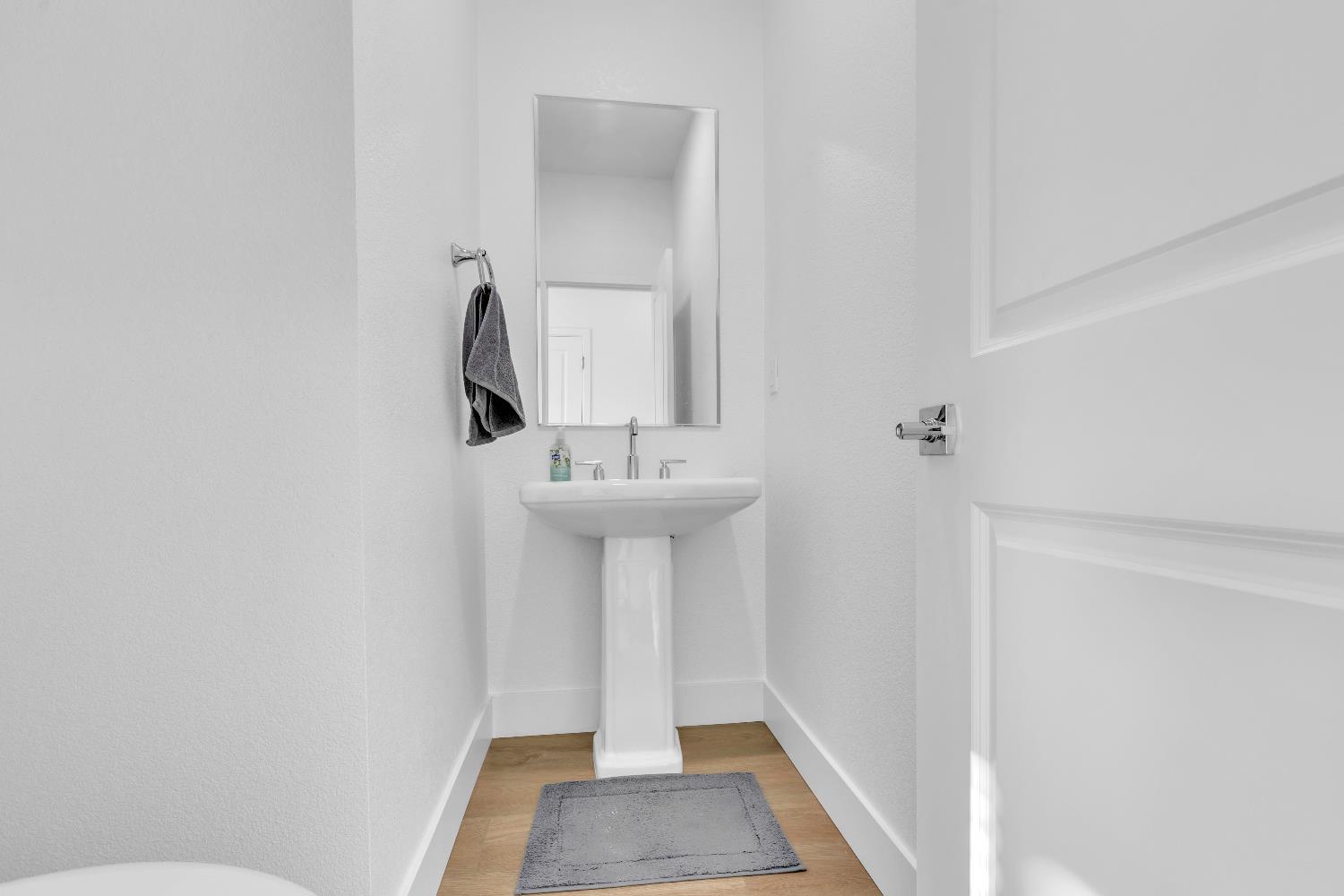 2104 Kimes Ranch Rd, Patterson, CA 95363