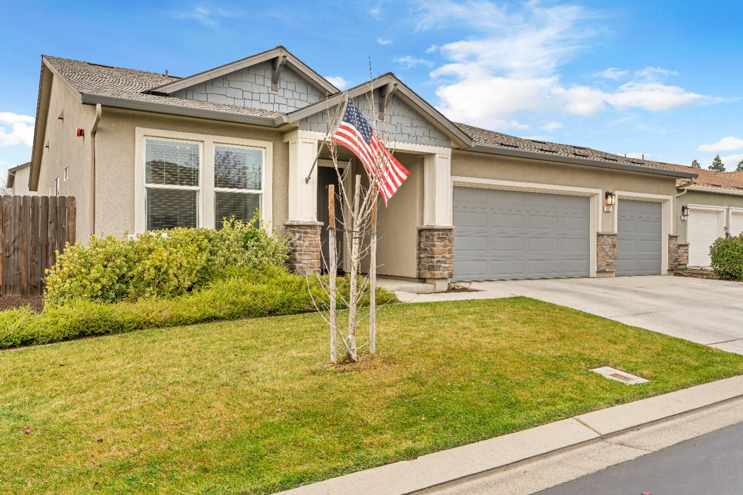 203 River Pointe Dr, Waterford, CA 95386