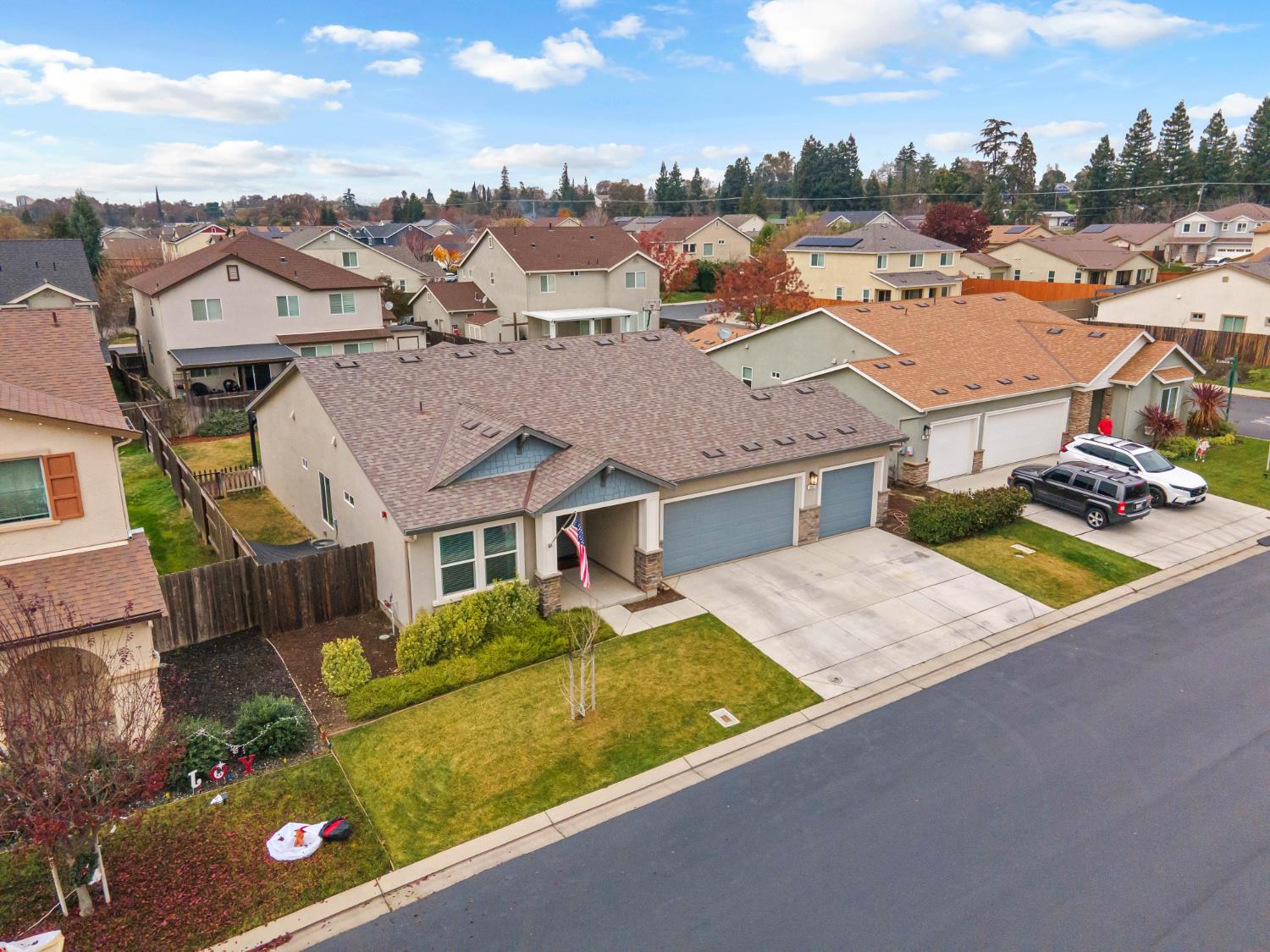203 River Pointe Dr, Waterford, CA 95386