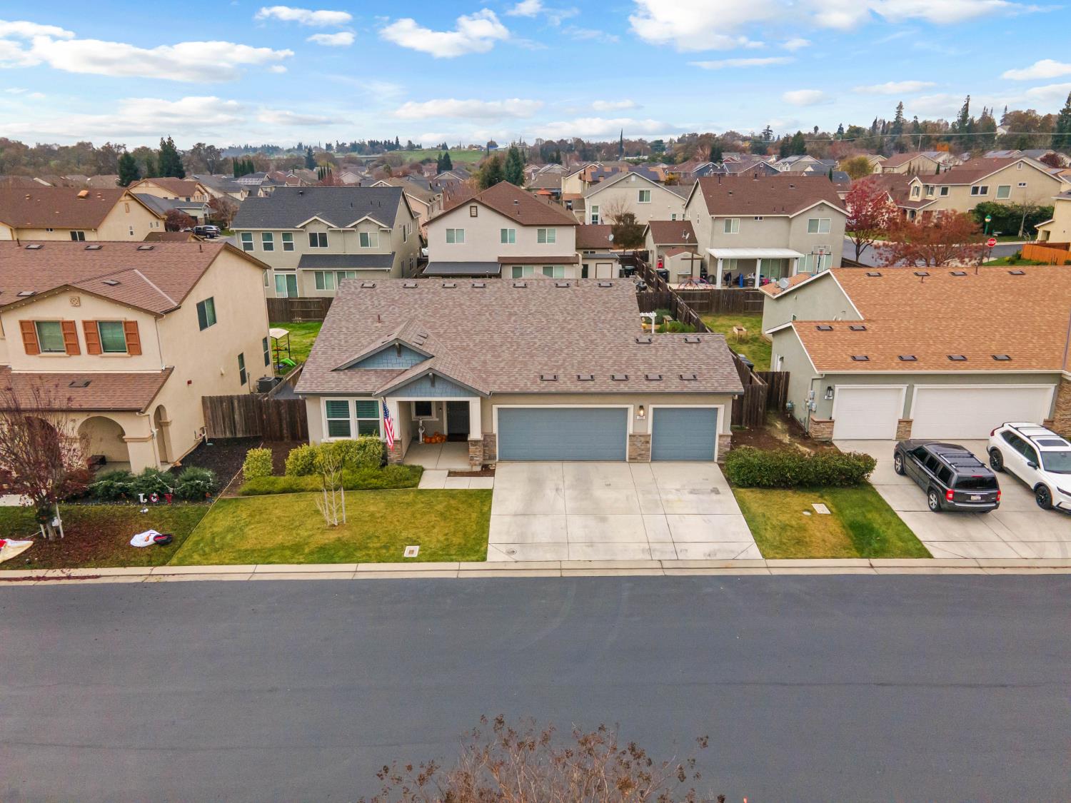 203 River Pointe Dr, Waterford, CA 95386