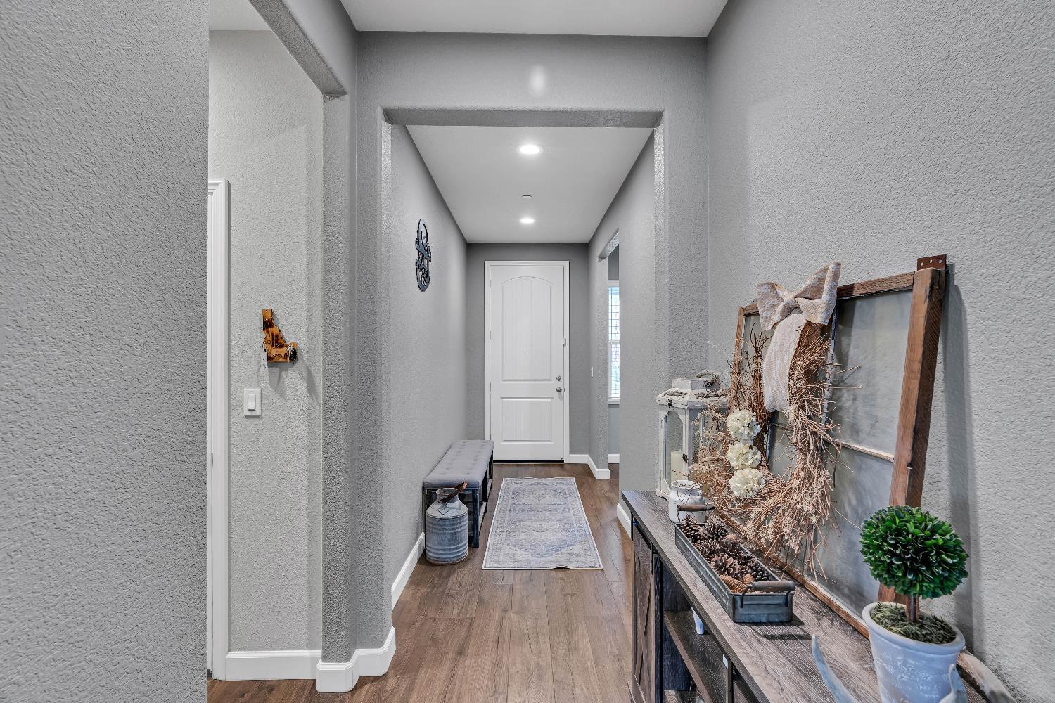 203 River Pointe Dr, Waterford, CA 95386