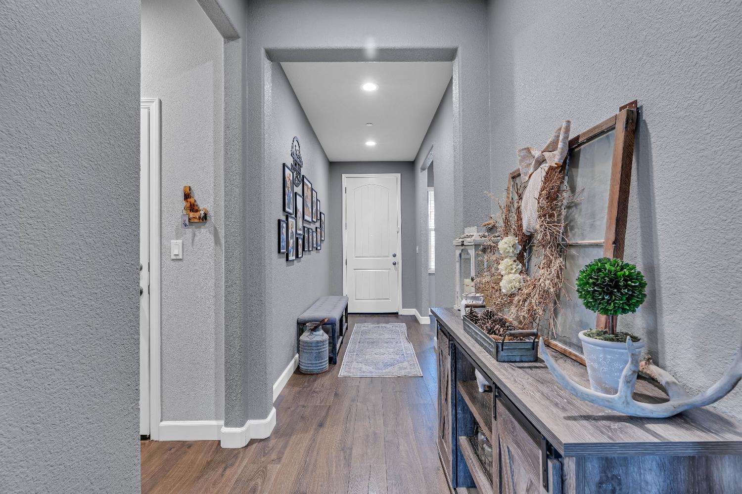 203 River Pointe Dr, Waterford, CA 95386