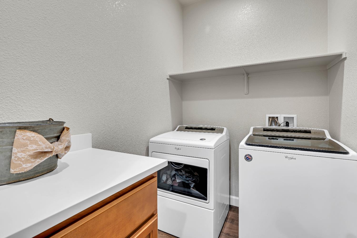 203 River Pointe Dr, Waterford, CA 95386