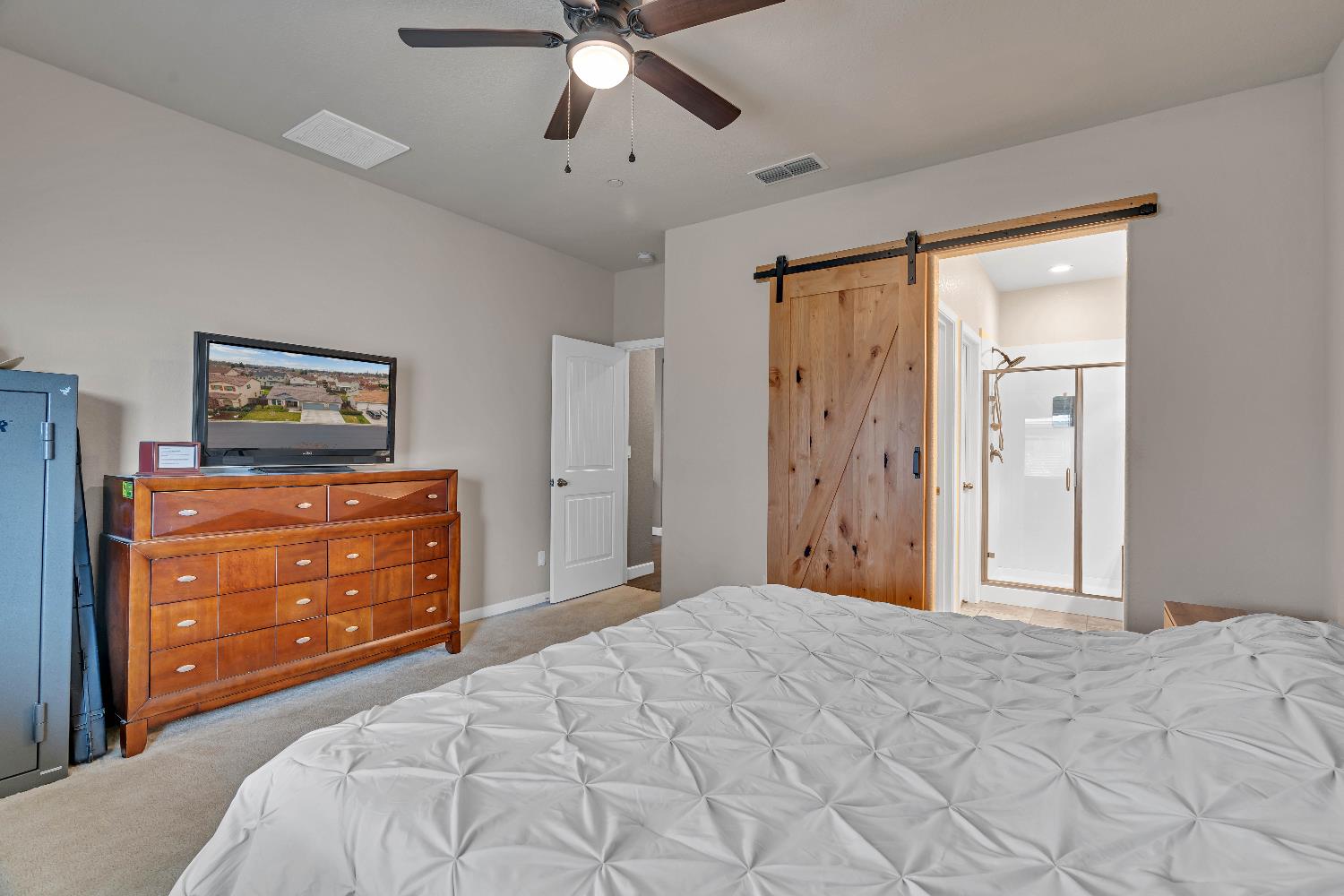 203 River Pointe Dr, Waterford, CA 95386