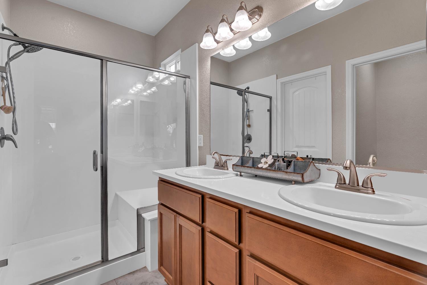 203 River Pointe Dr, Waterford, CA 95386