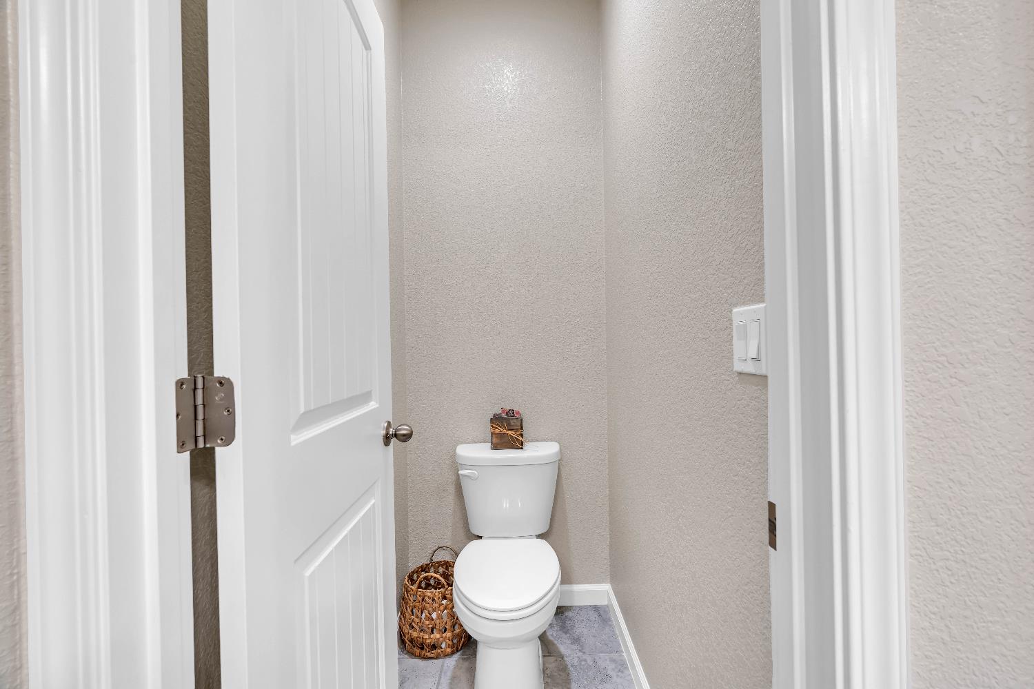 203 River Pointe Dr, Waterford, CA 95386