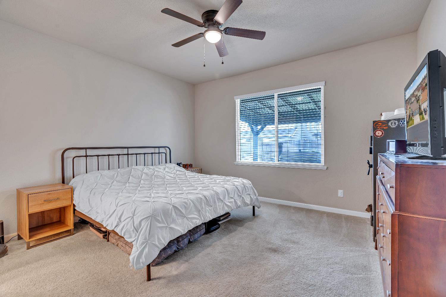 203 River Pointe Dr, Waterford, CA 95386